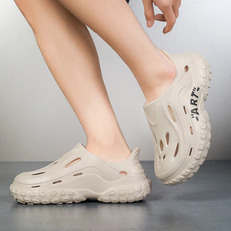 New Men's Summer Slippers Fashion Breathable Hollow Holes Shoes Non-slip Beach Sandals Fashion EVA Platform Garden Shoes