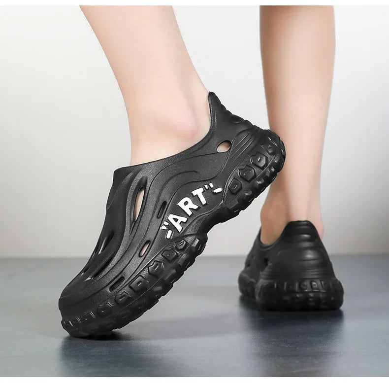 New Men's Summer Slippers Fashion Breathable Hollow Holes Shoes Non-slip Beach Sandals Fashion EVA Platform Garden Shoes