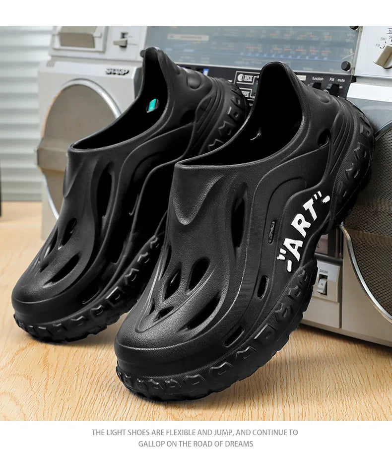 New Men's Summer Slippers Fashion Breathable Hollow Holes Shoes Non-slip Beach Sandals Fashion EVA Platform Garden Shoes