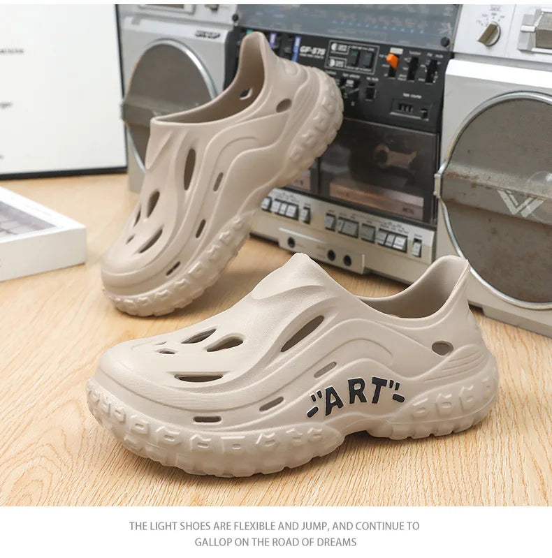 New Men's Summer Slippers Fashion Breathable Hollow Holes Shoes Non-slip Beach Sandals Fashion EVA Platform Garden Shoes