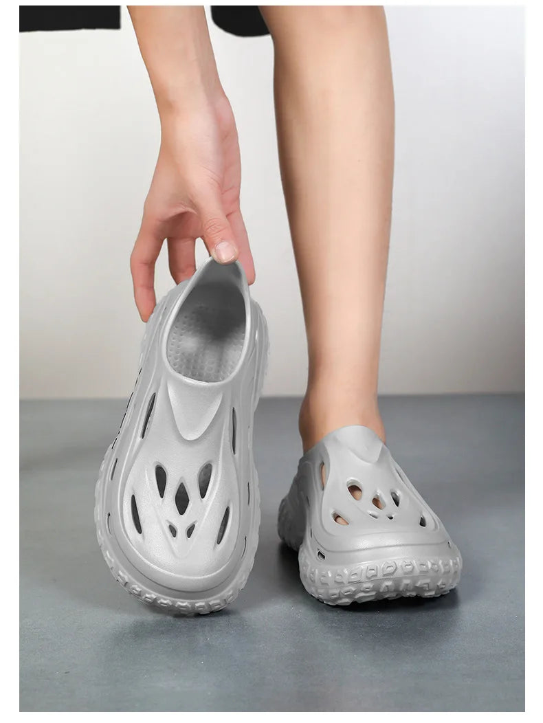 New Men's Summer Slippers Fashion Breathable Hollow Holes Shoes Non-slip Beach Sandals Fashion EVA Platform Garden Shoes