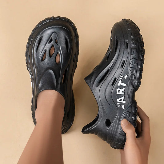 New Men's Summer Slippers Fashion Breathable Hollow Holes Shoes Non-slip Beach Sandals Fashion EVA Platform Garden Shoes