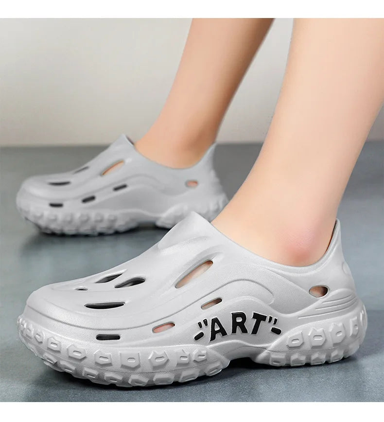 New Men's Summer Slippers Fashion Breathable Hollow Holes Shoes Non-slip Beach Sandals Fashion EVA Platform Garden Shoes